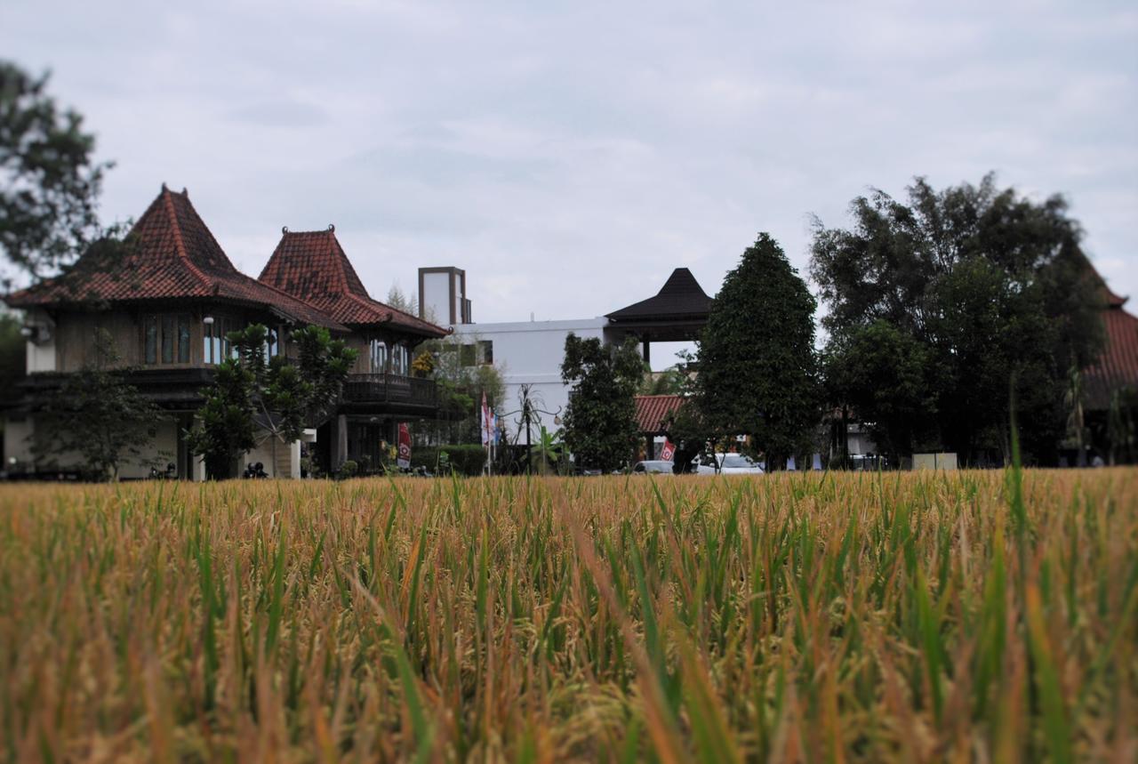 Java Village Resort By Homee Yogyakarta Слеман Екстериор снимка